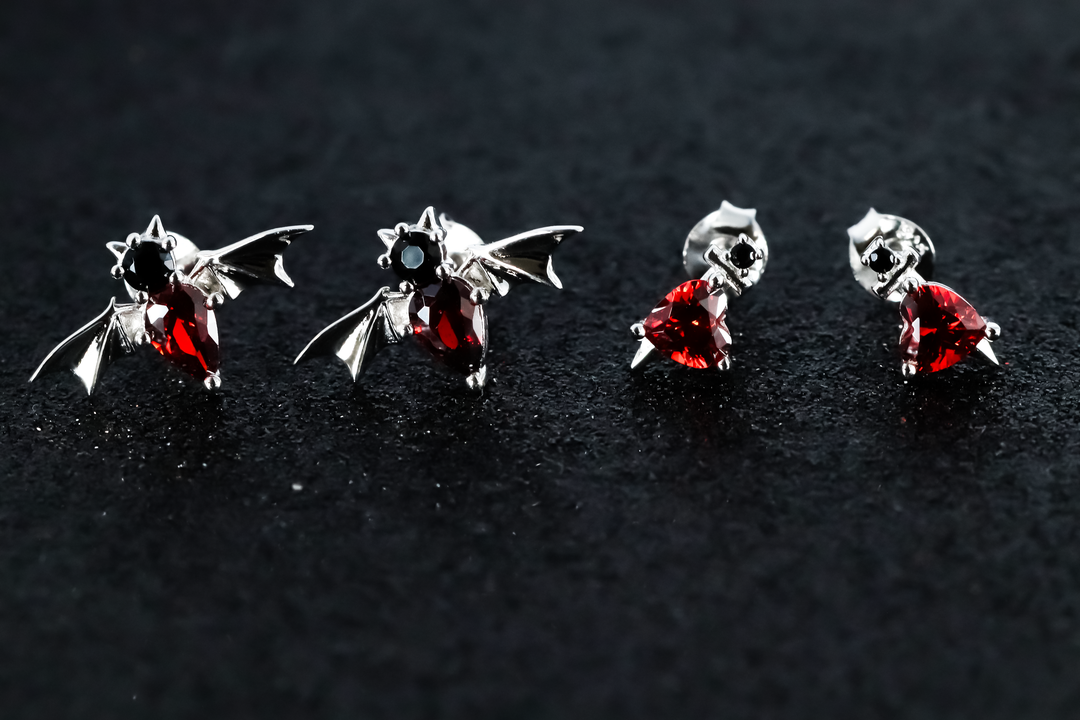 Saira's Alucard Heart Dagger Studs